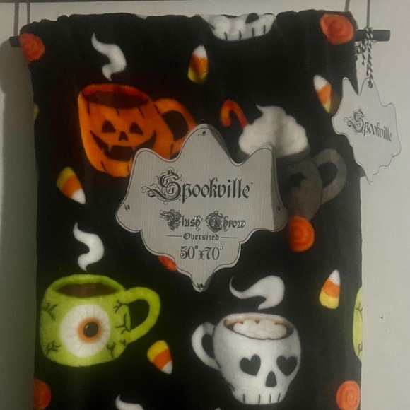 "Spookville" Oversize Halloween Throw Blanket , 50" x 70" , New with Tag - Picture 1 of 4